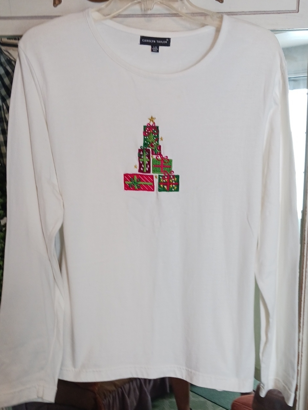 Carolyn Taylor White Long-Sleeve Top with Green and Red Gift-Tree Applique L